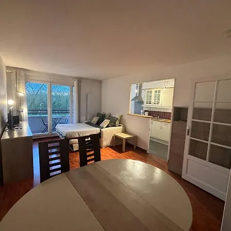F3 Avec Balcon 5 Min Gare Sqy Et Parking Gratuit