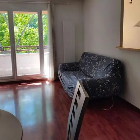 F3 Avec Balcon 5 Min Gare Sqy Et Parking Gratuit Apartment Guyancourt