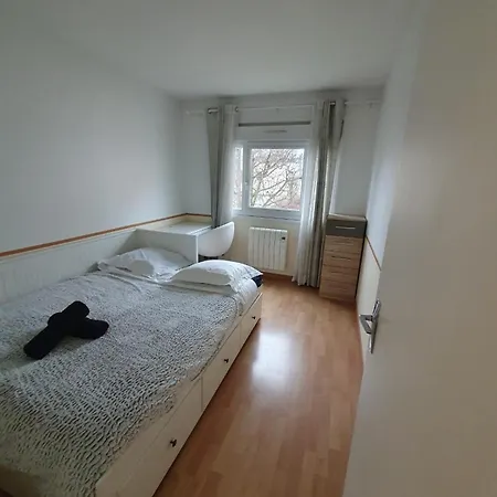 F3 Avec Balcon 5 Min Gare Sqy Et Parking Gratuit